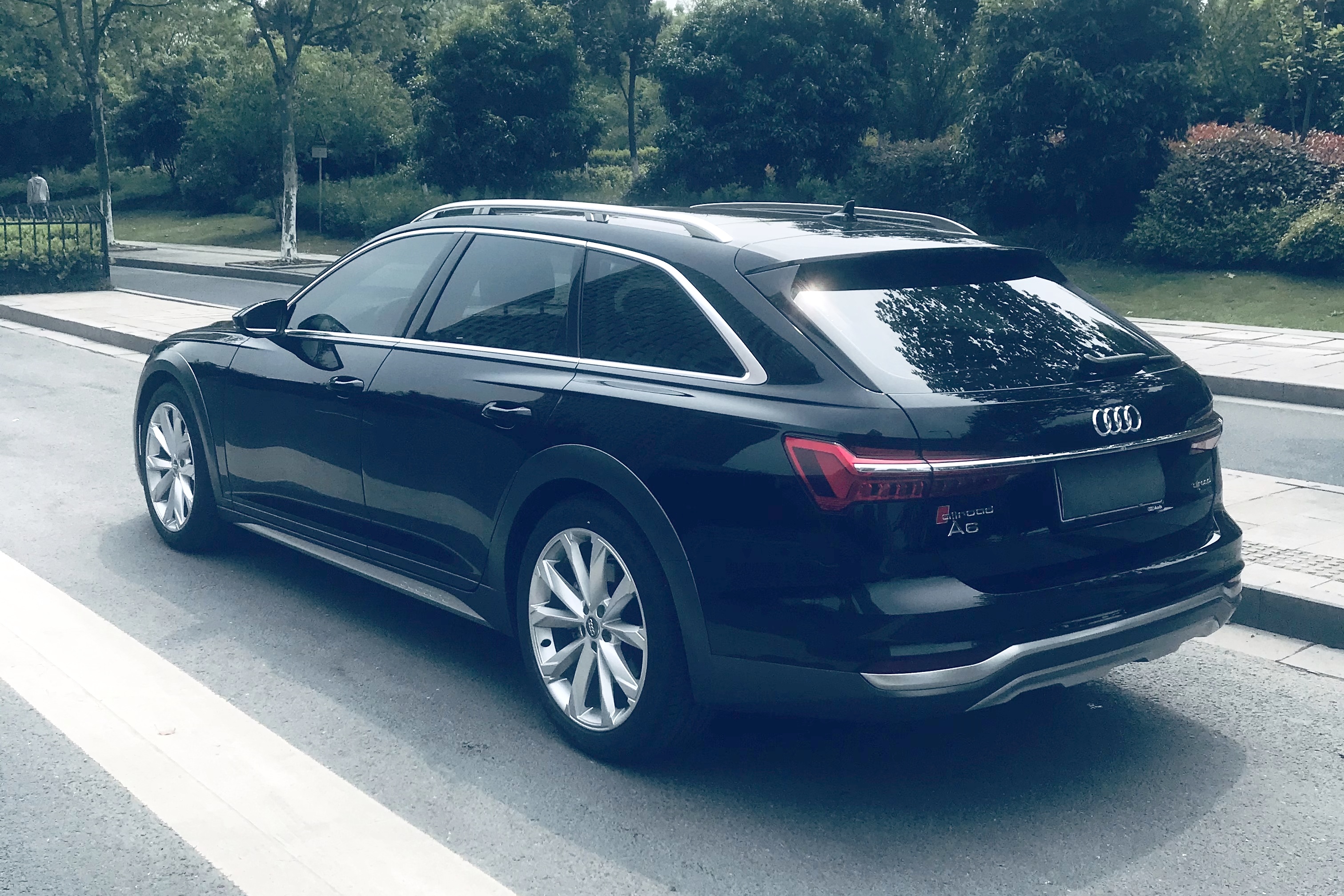 奥迪a6 2021款 allroad 探索家 55 tfsi 尊享越野型(进口)
