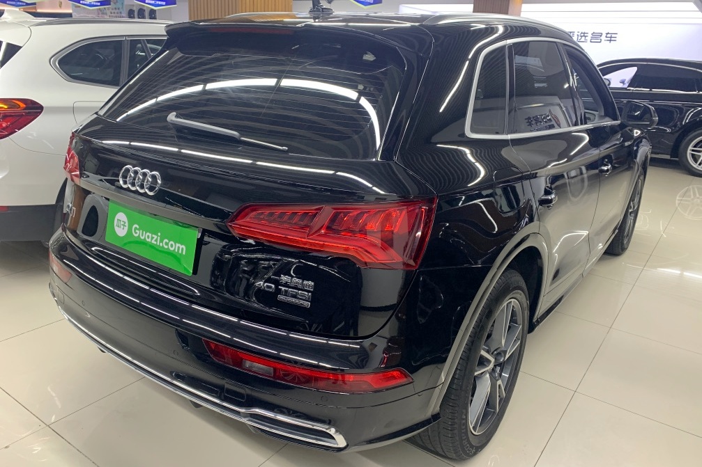 奥迪q5l 2020款 40 tfsi 荣享时尚型