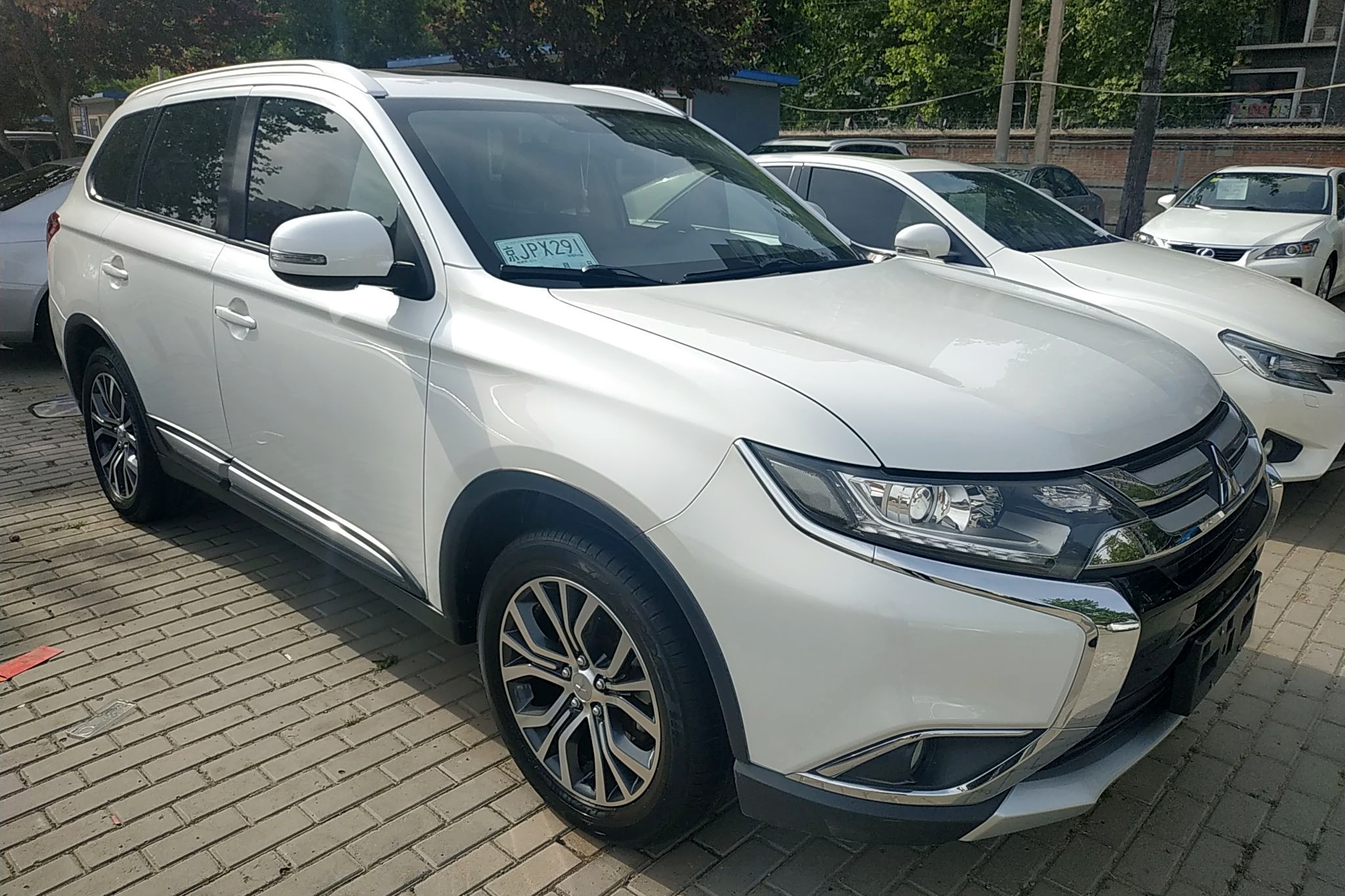 三菱 欧蓝德 2018款 2.0l 两驱荣耀版 5座