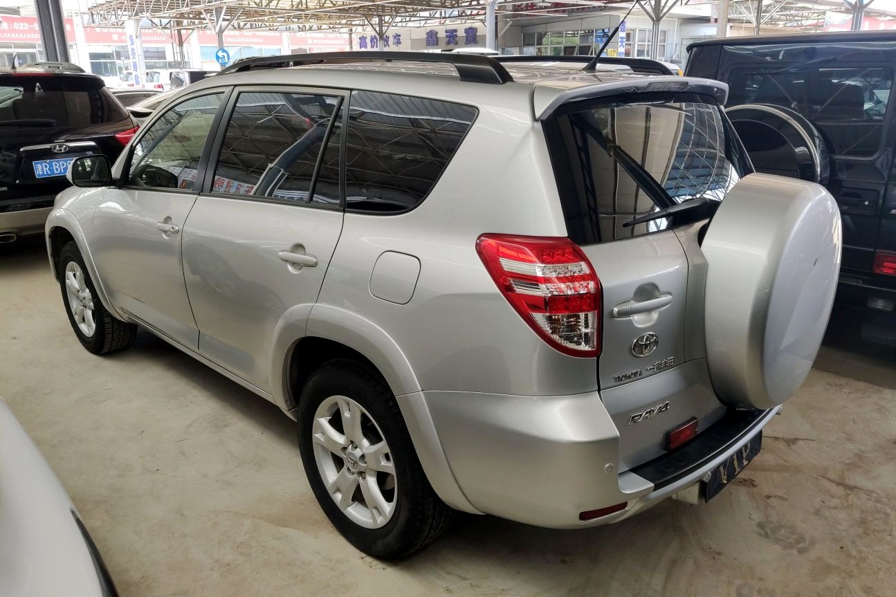 丰田rav4 2011款 2.4l 自动四驱豪华版