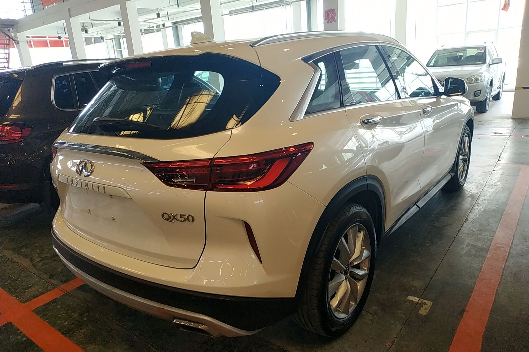 英菲尼迪qx50 2020款 2.0t 两驱时尚版