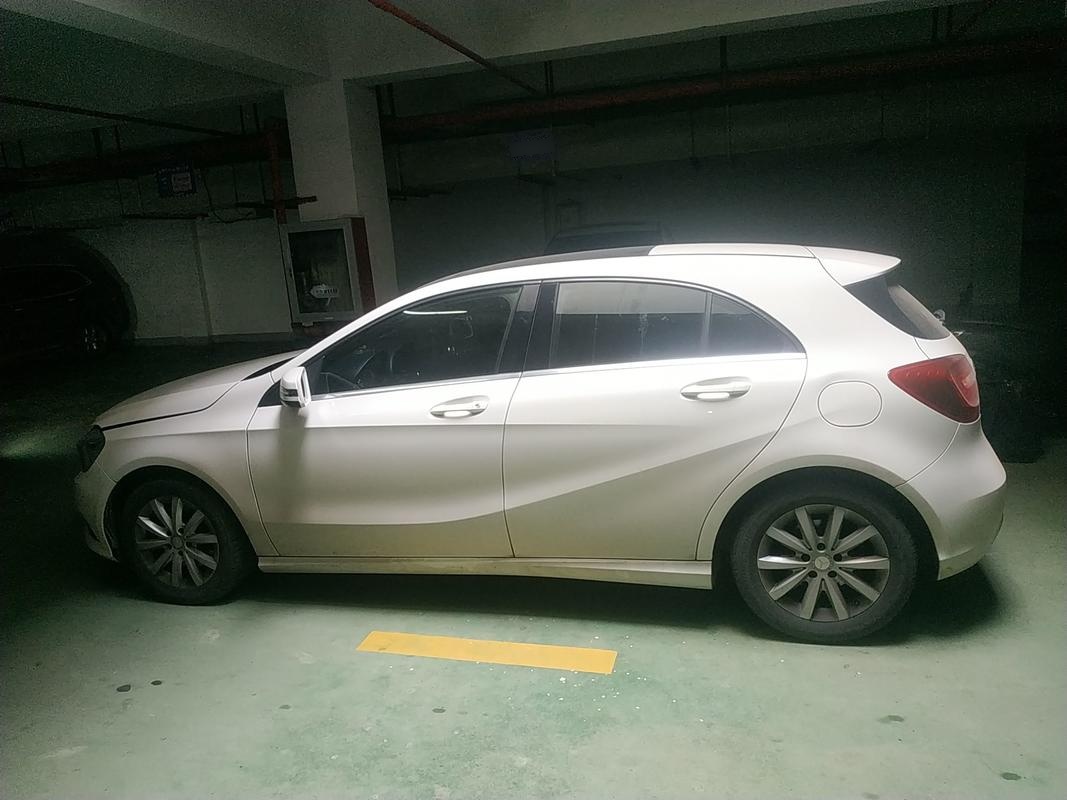 奔驰a级 a180[进口 2015款 1.6t 自动 汽油 标准型