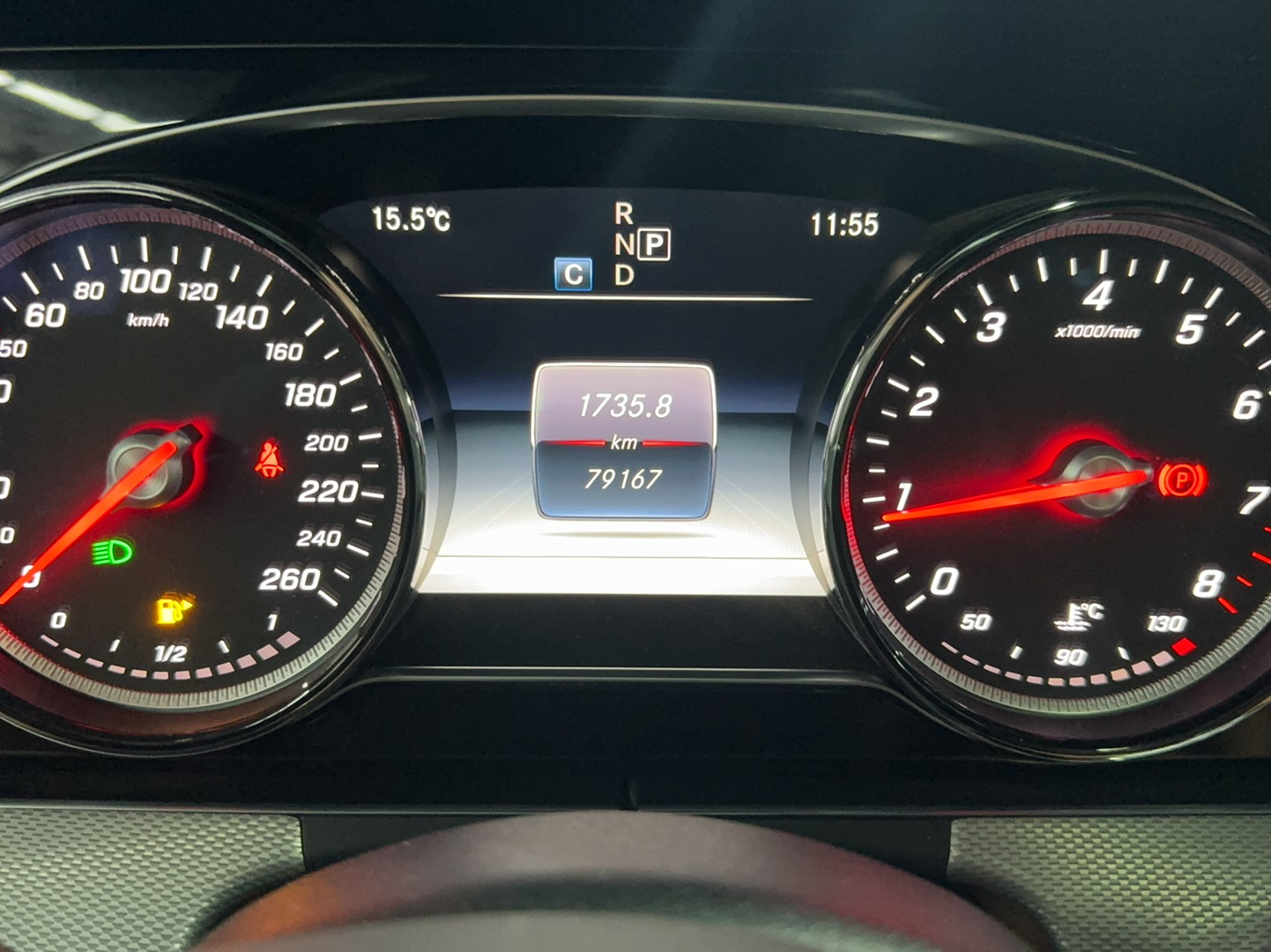 奔驰E级 2017款 E 200 运动型 4MATIC中控内饰15