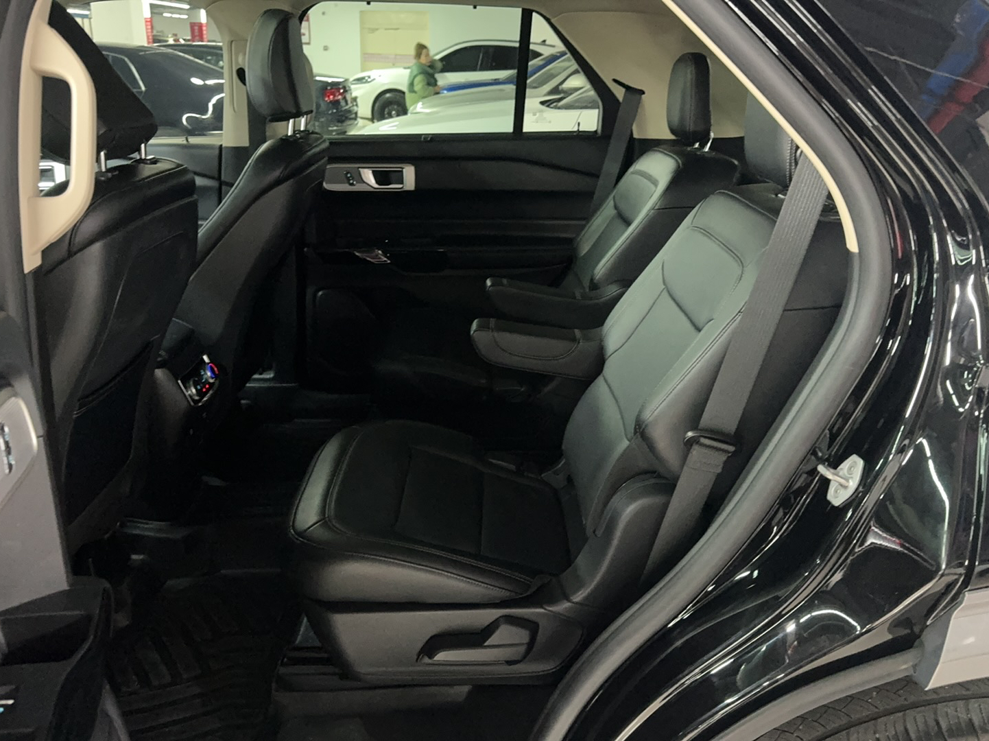 福特 探险者 2020款 EcoBoost 285 四驱钛金版 6座中控内饰7001