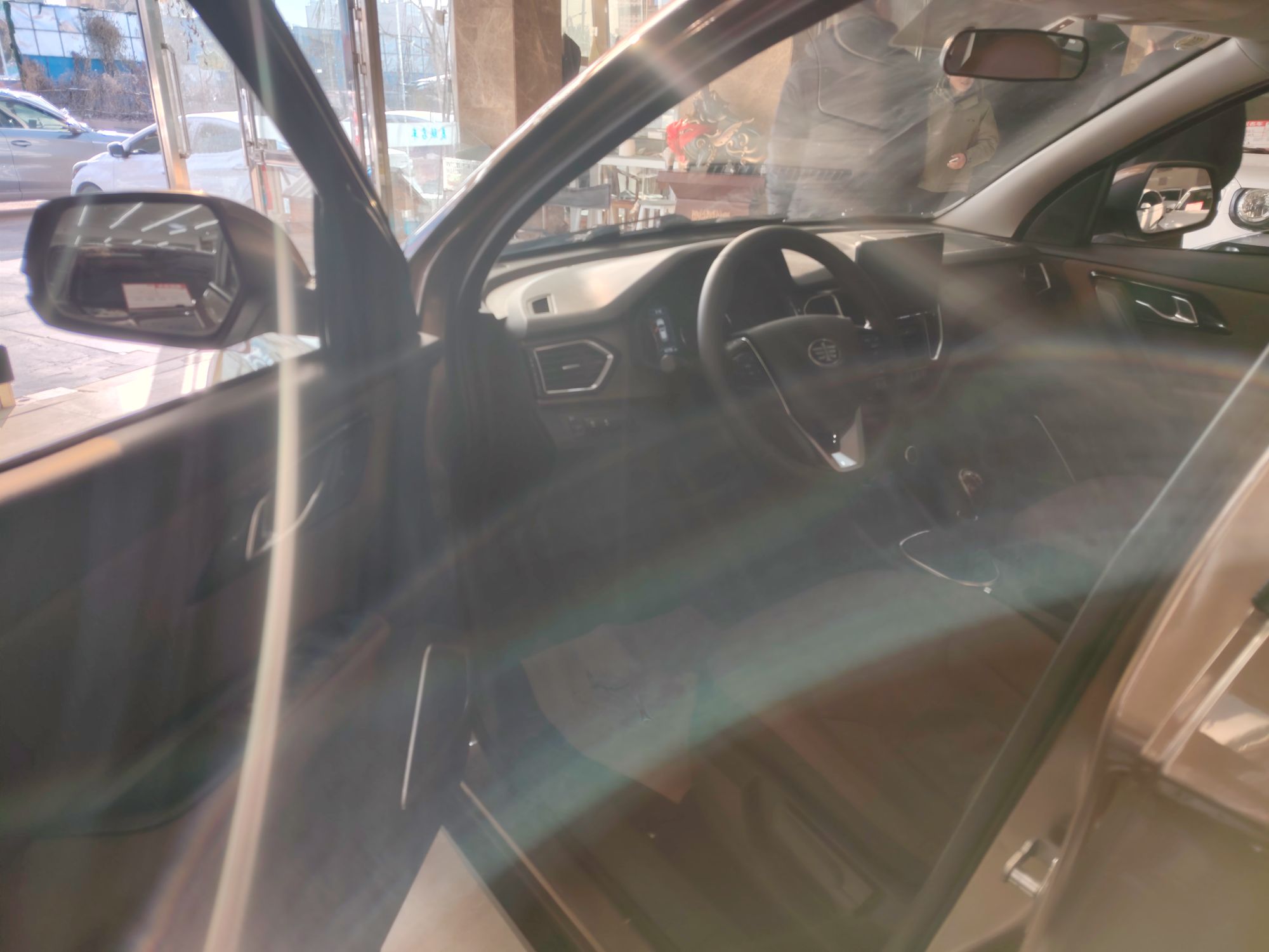 一汽 森雅R7 2016款 1.6L 手动智能型中控内饰7001