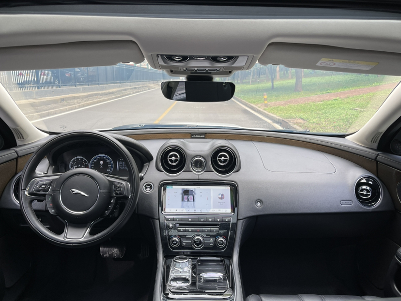 捷豹XJ 2018款 XJL 3.0 SC 两驱典雅商务版中控内饰7009