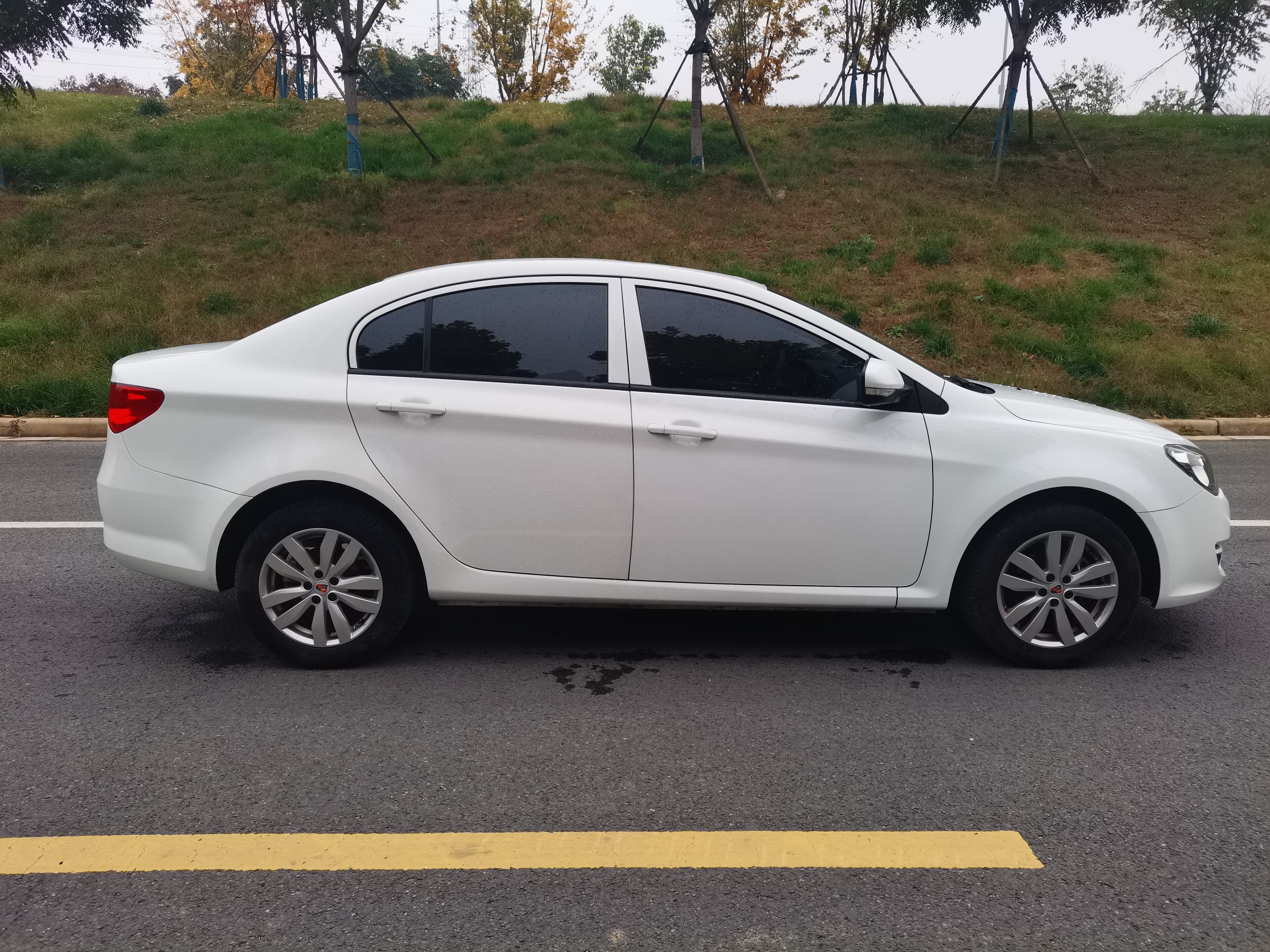 荣威350 2015款 1.5L 自动豪华天窗版车身外观6005