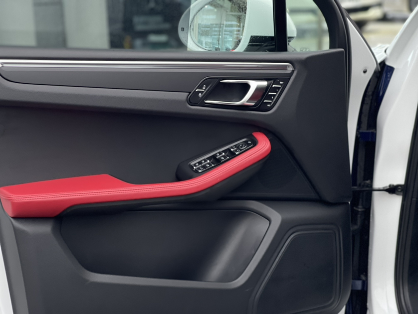 保时捷 2022款 Macan 2.0T中控内饰7010