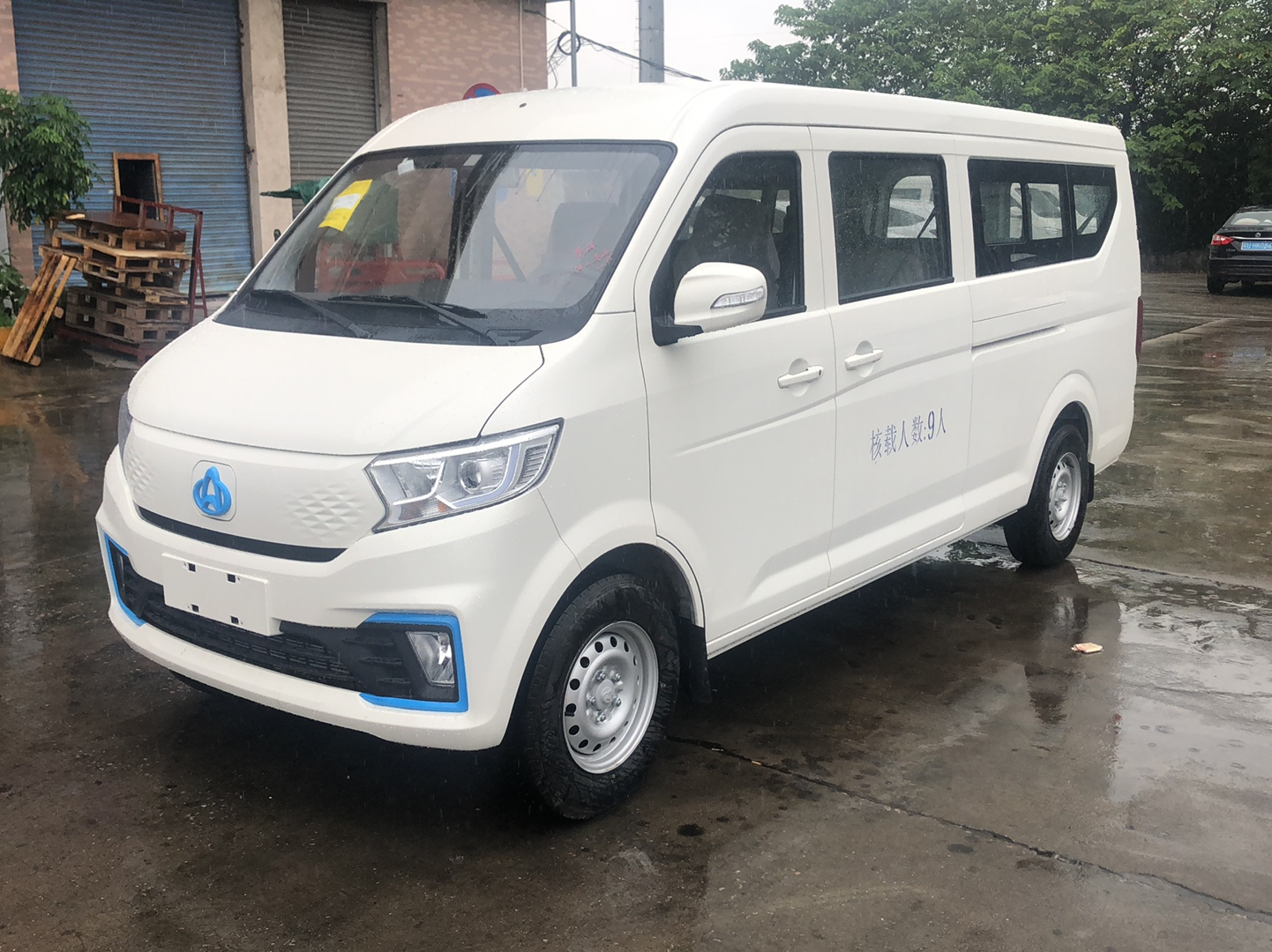 长安跨越 跨越星V7 EV 2024款 251km 掀背门豪华型 9座