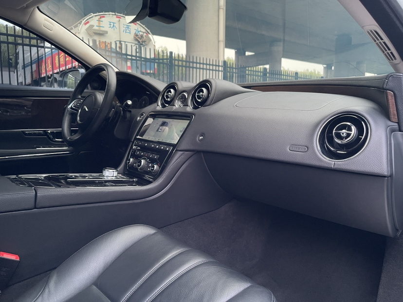 捷豹XJ 2018款 XJL 3.0 SC 两驱典雅商务版中控内饰7003