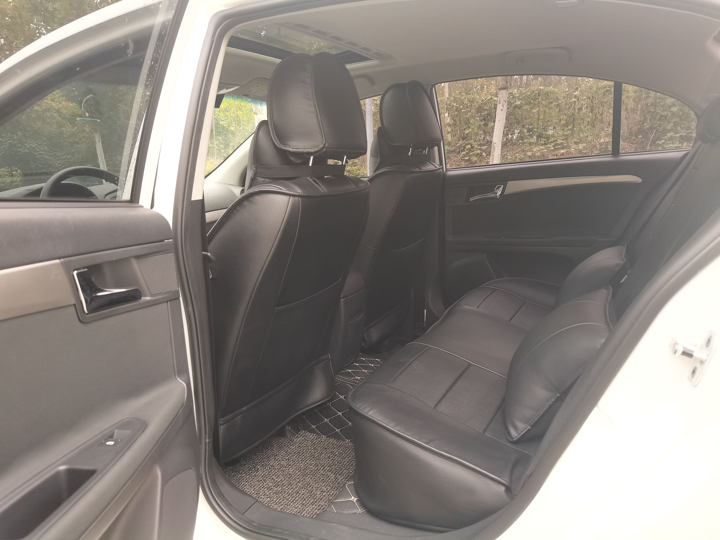 荣威350 2015款 1.5L 自动豪华天窗版中控内饰7007