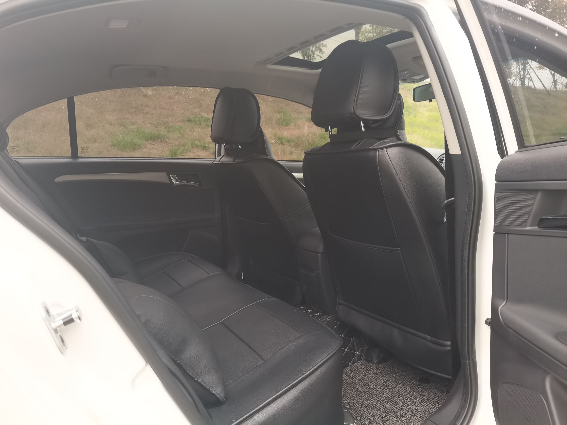 荣威350 2015款 1.5L 自动豪华天窗版中控内饰7006