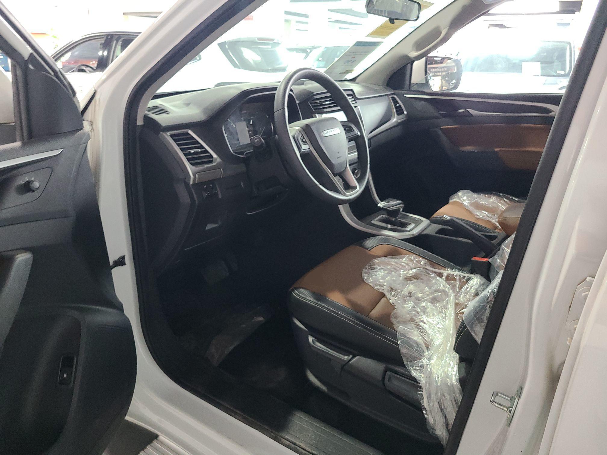 上汽MAXUS 上汽大通T70 2020款 2.0T汽油自动两驱精英型标厢高底盘