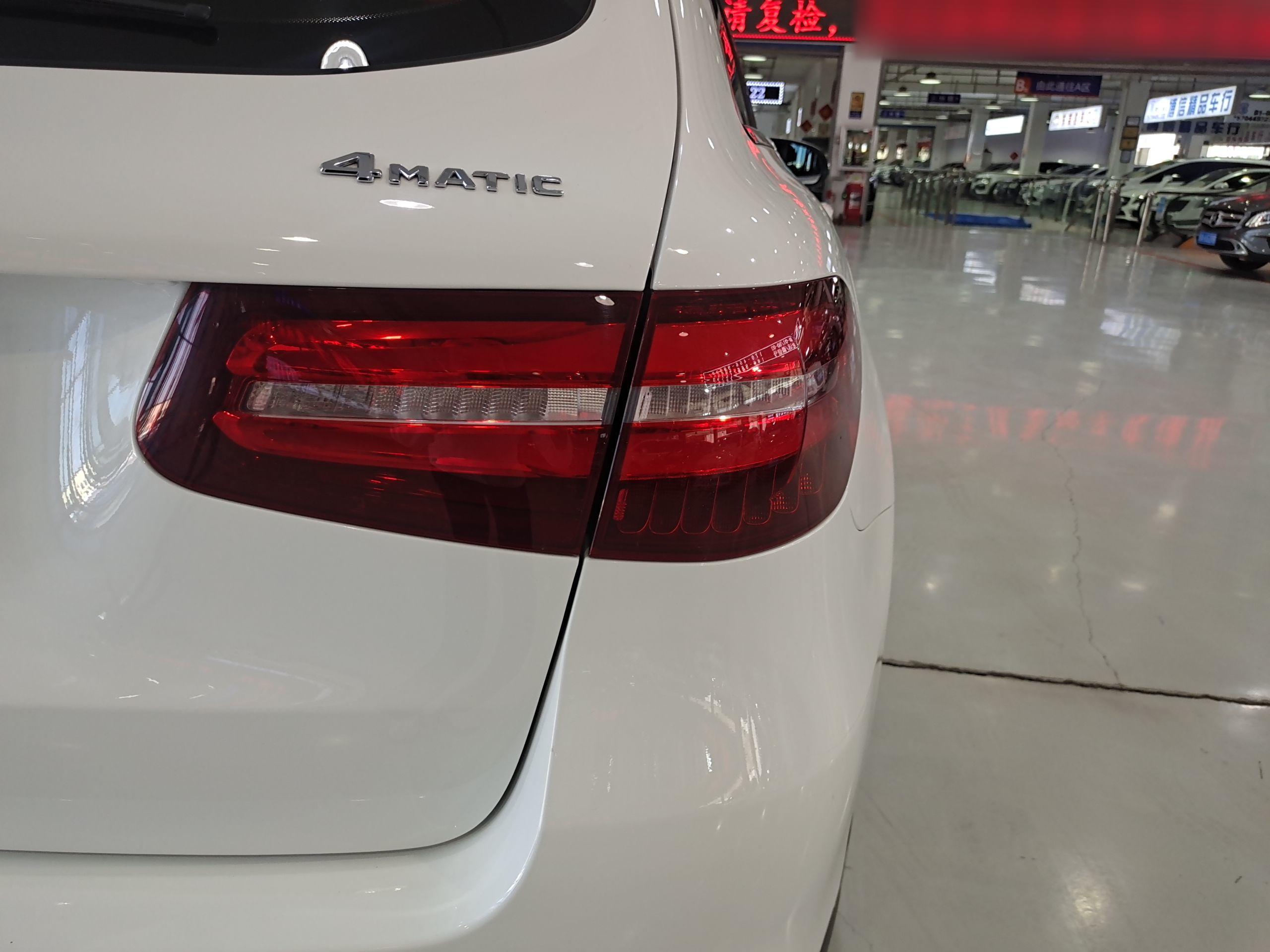 奔驰GLC级 2018款 改款 GLC 260 4MATIC 豪华型