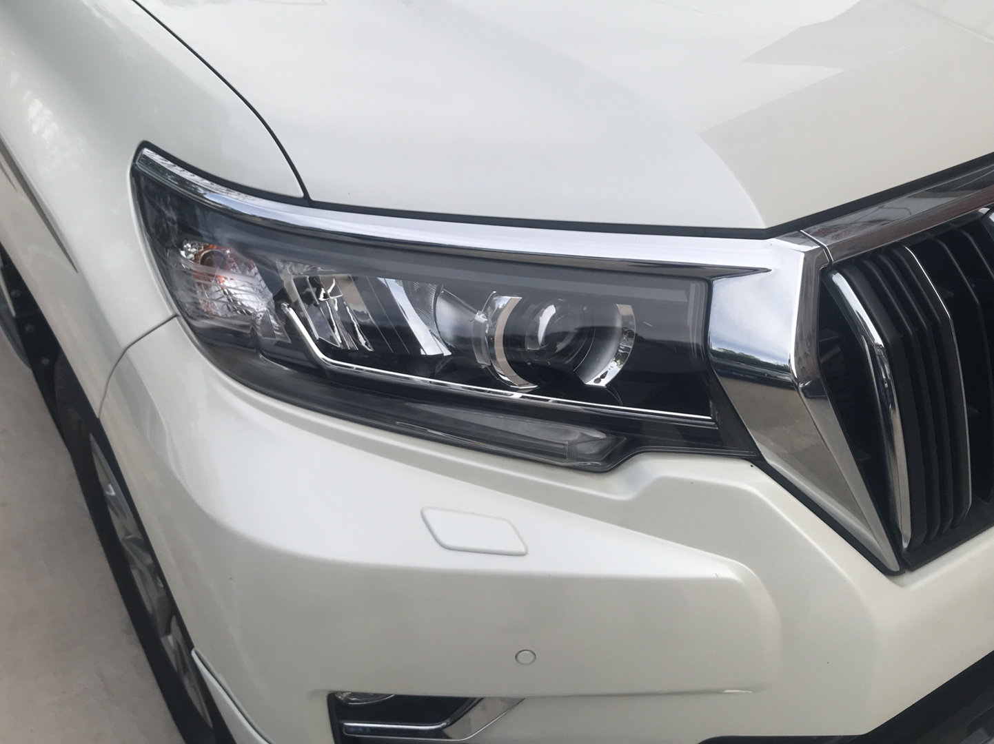 丰田 普拉多 2019款 3.5L 自动TX-L尊享版后挂备胎