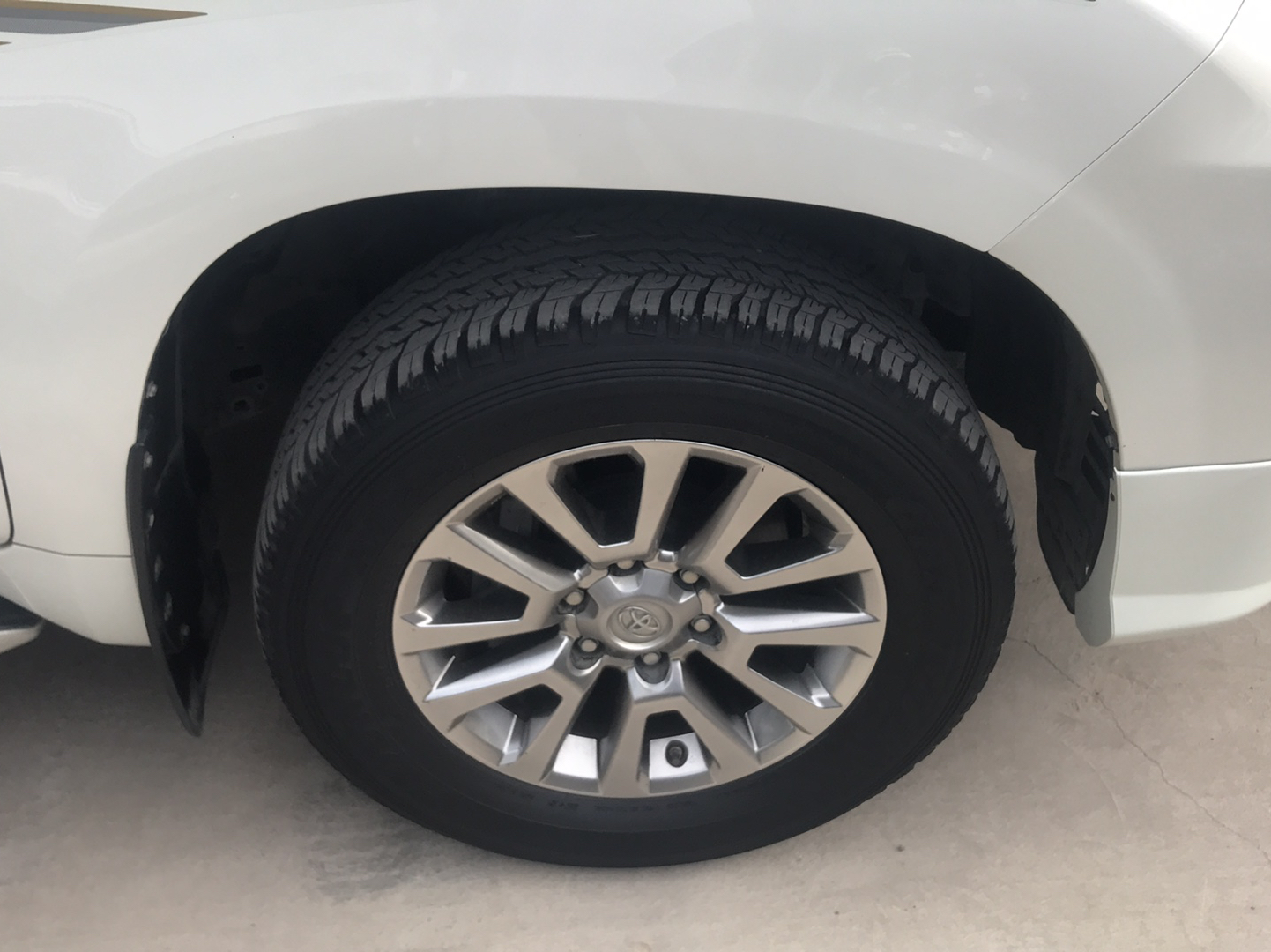 丰田 普拉多 2019款 3.5L 自动TX-L尊享版后挂备胎