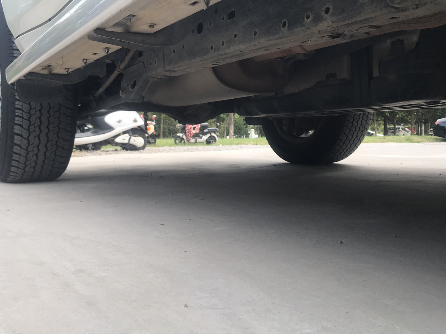 丰田 普拉多 2019款 3.5L 自动TX-L尊享版后挂备胎