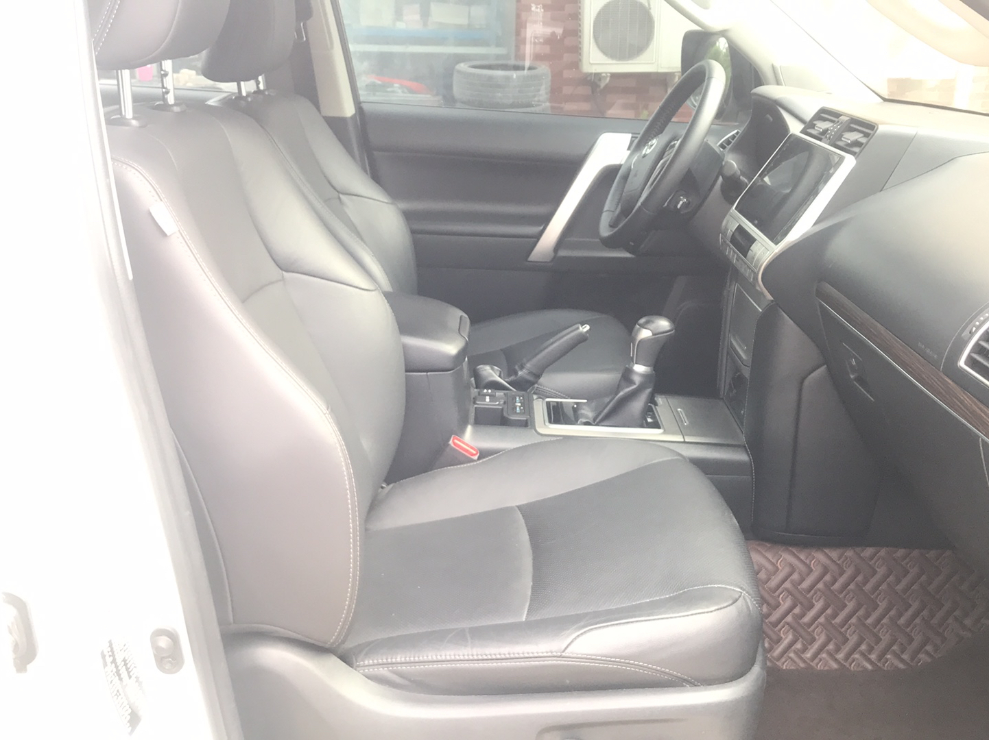 丰田 普拉多 2019款 3.5L 自动TX-L尊享版后挂备胎