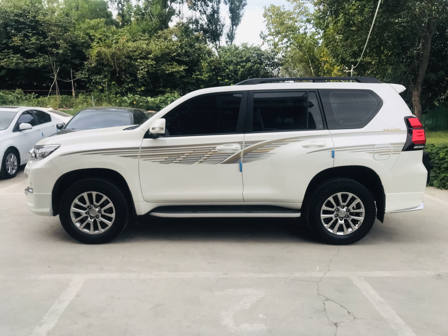 丰田 普拉多 2019款 3.5L 自动TX-L尊享版后挂备胎