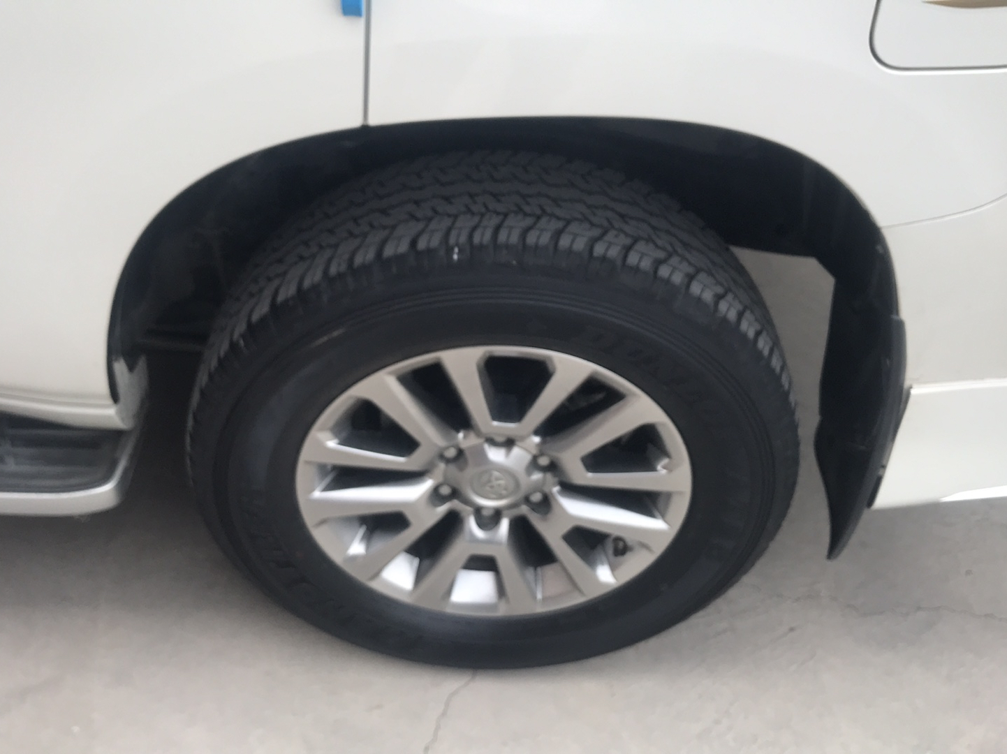 丰田 普拉多 2019款 3.5L 自动TX-L尊享版后挂备胎