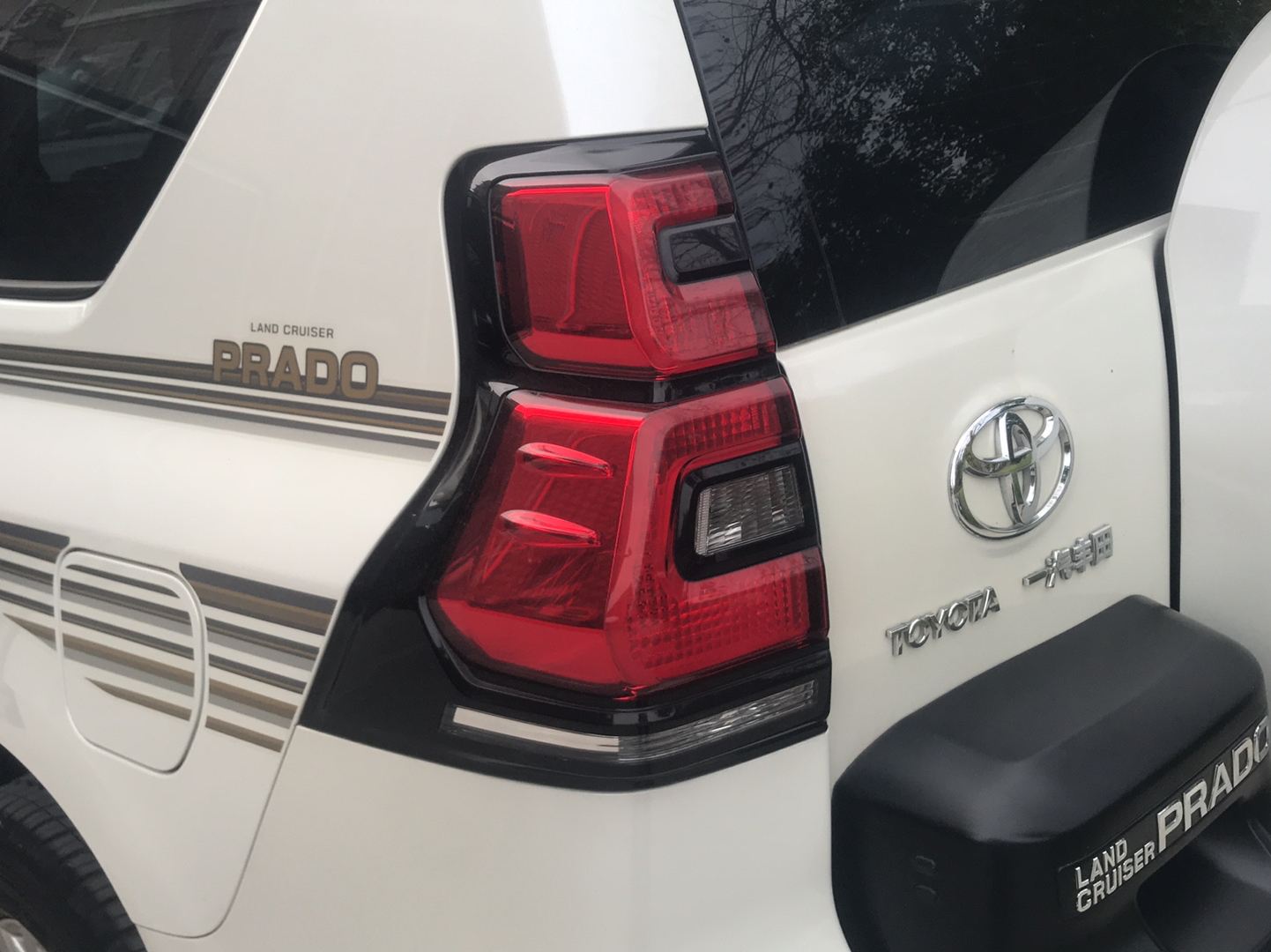 丰田 普拉多 2019款 3.5L 自动TX-L尊享版后挂备胎