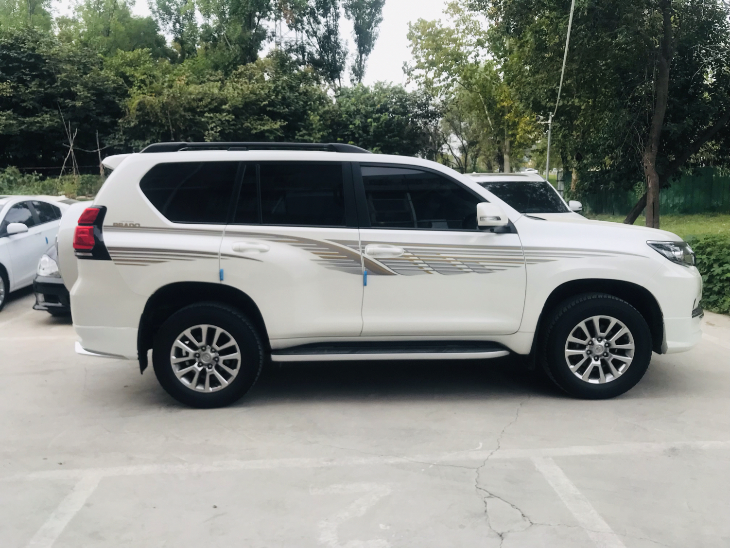 丰田 普拉多 2019款 3.5L 自动TX-L尊享版后挂备胎