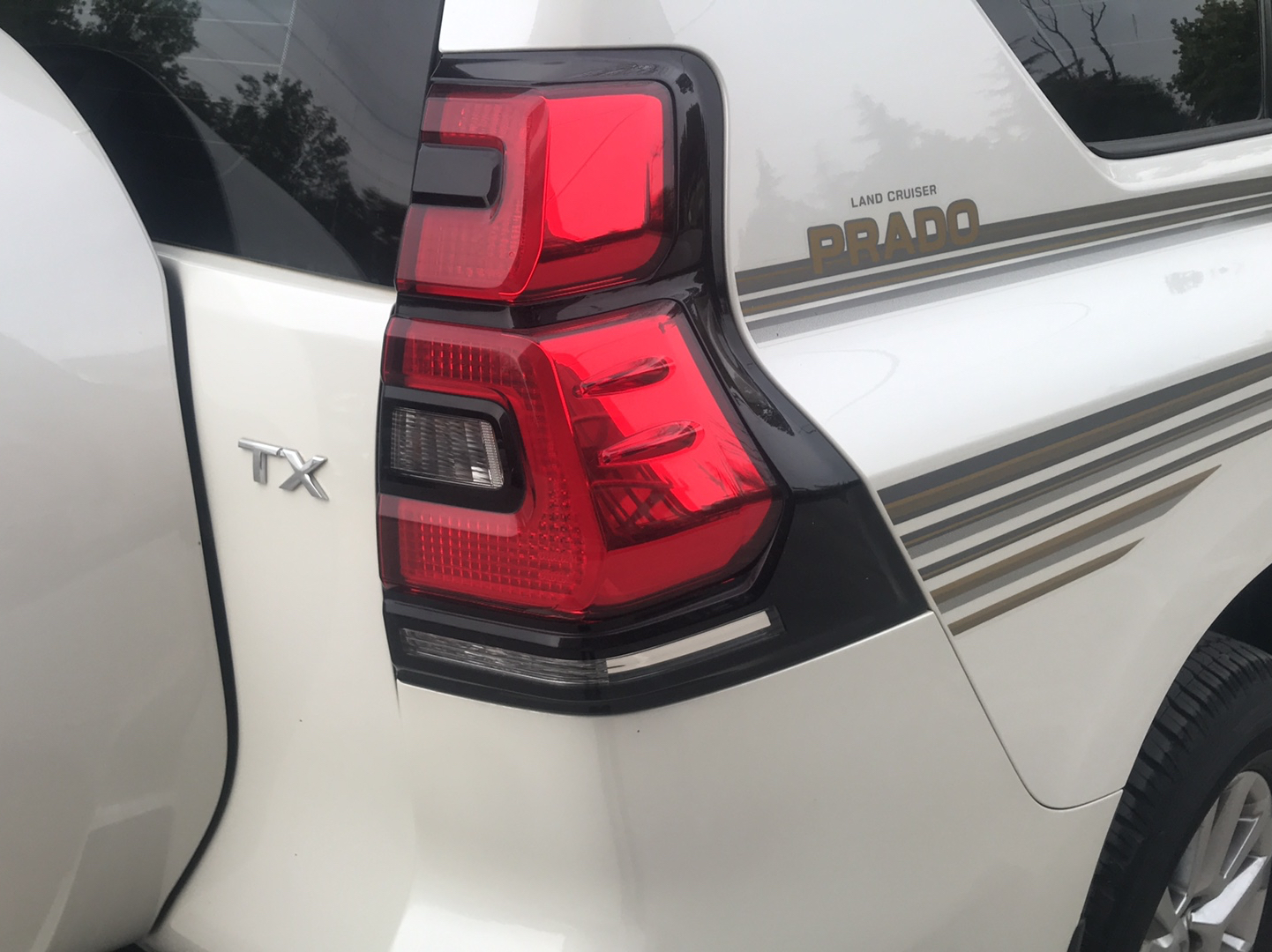 丰田 普拉多 2019款 3.5L 自动TX-L尊享版后挂备胎