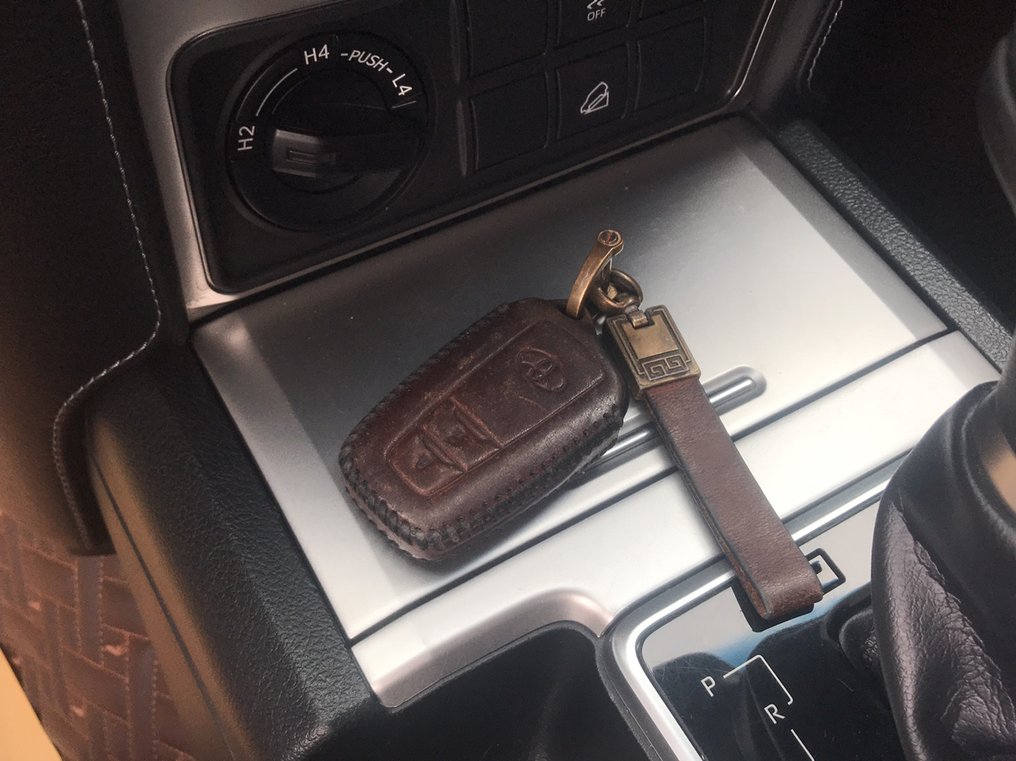 丰田 普拉多 2019款 3.5L 自动TX-L尊享版后挂备胎