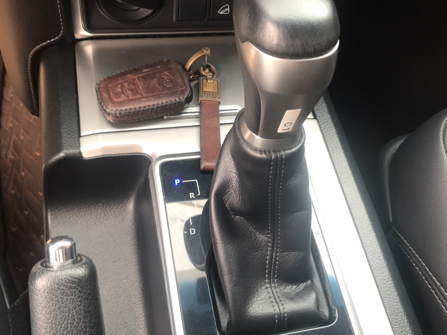 丰田 普拉多 2019款 3.5L 自动TX-L尊享版后挂备胎