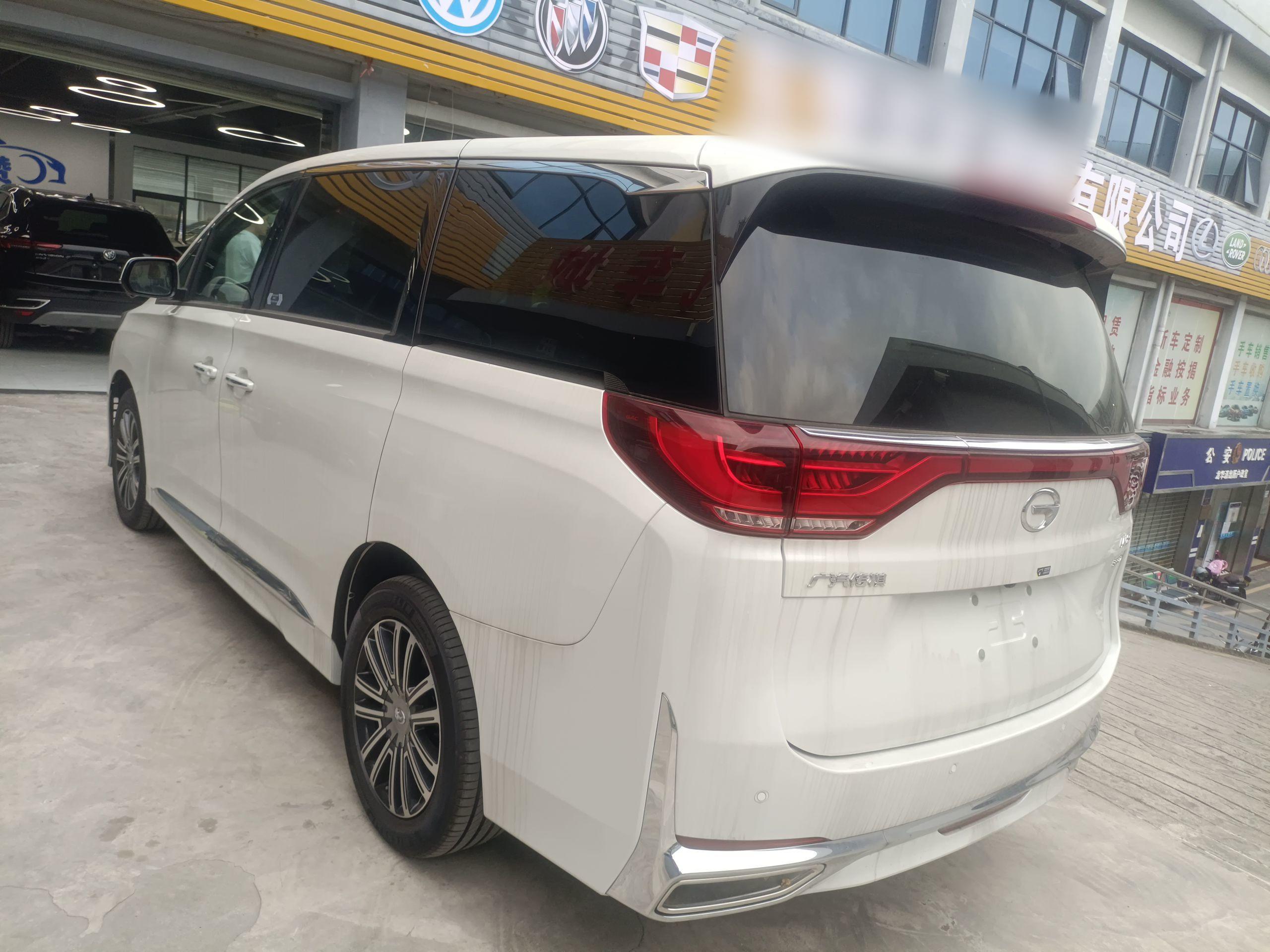 广汽传祺 传祺M8 2023款 领秀系列 390T 尊贵版