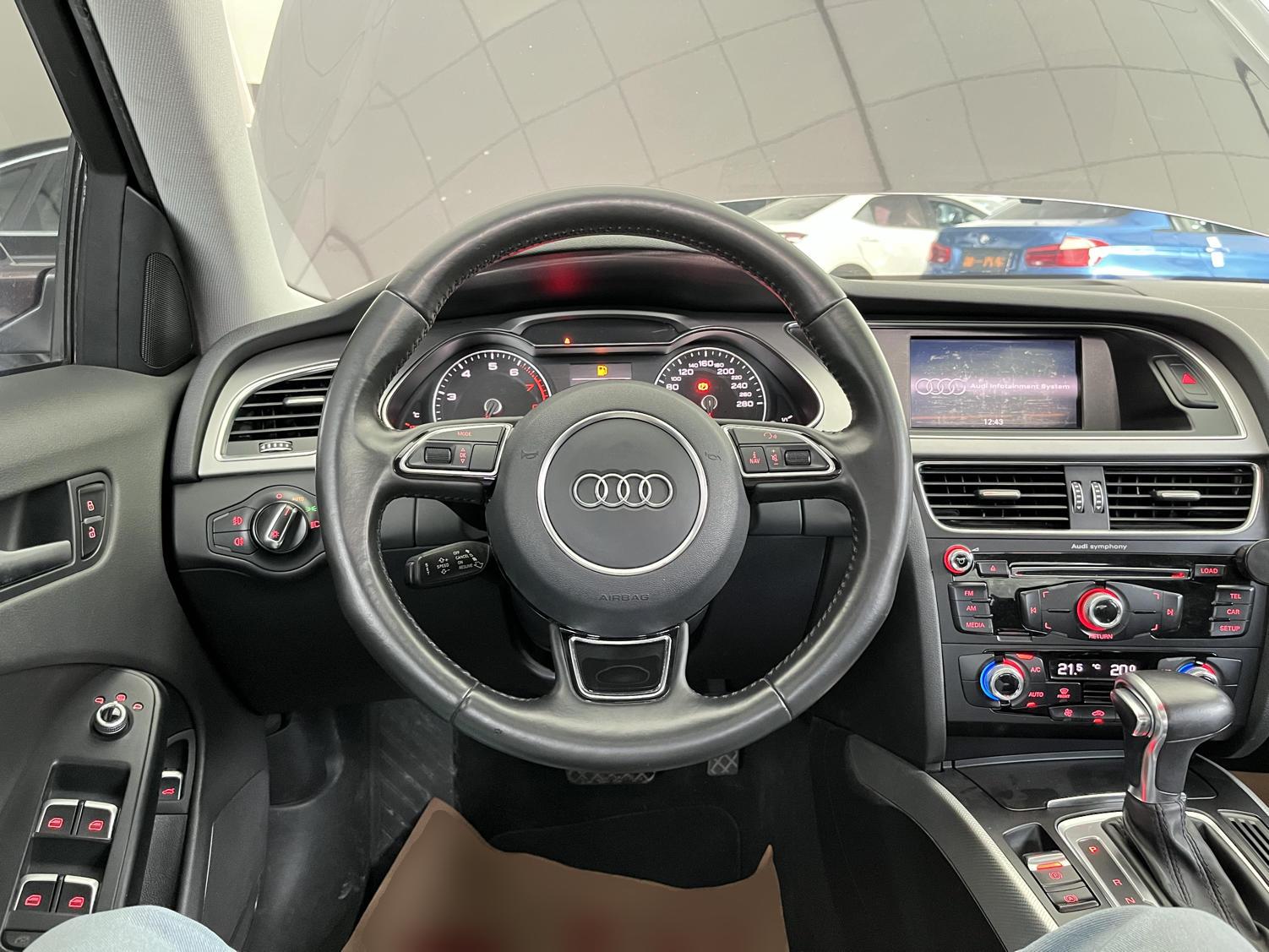 奥迪A4L 2015款 35 TFSI 自动标准型(低配)