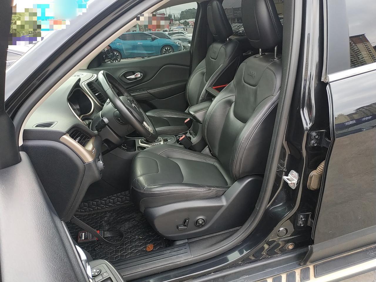 Jeep 自由光 2016款 2.0L 优越版