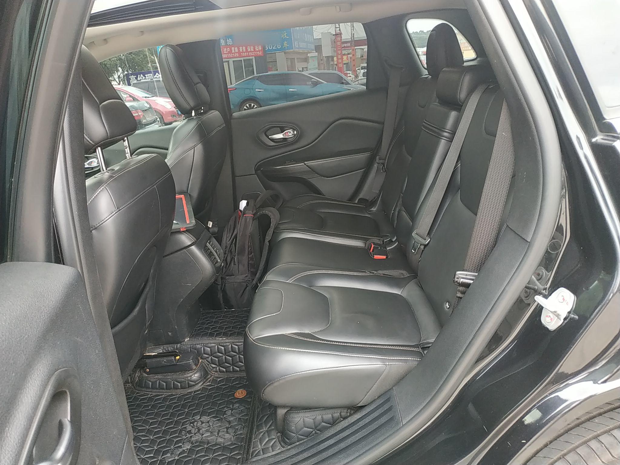 Jeep 自由光 2016款 2.0L 优越版