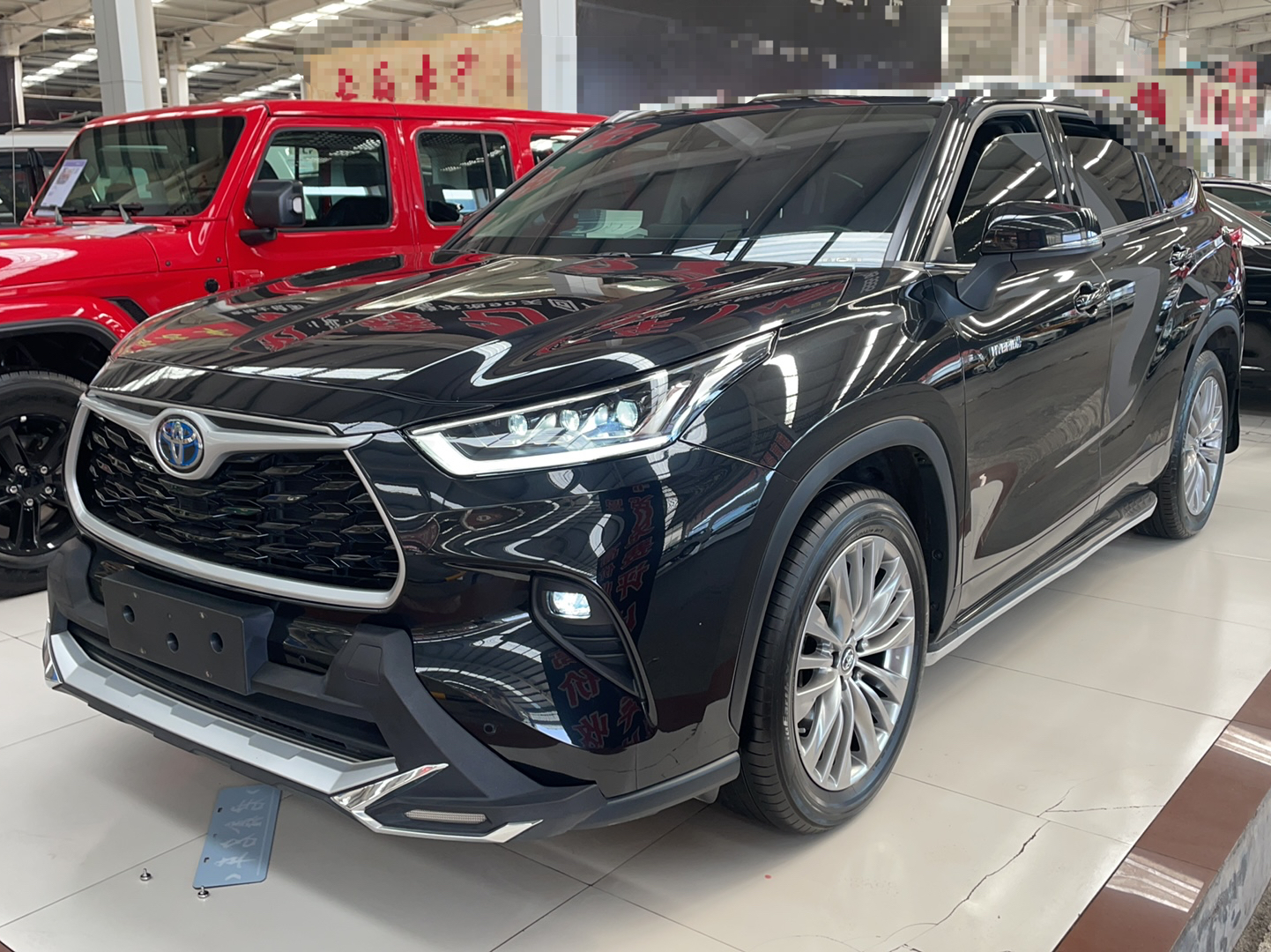 丰田 汉兰达 2022款 双擎 2.5L 四驱尊贵版 7座