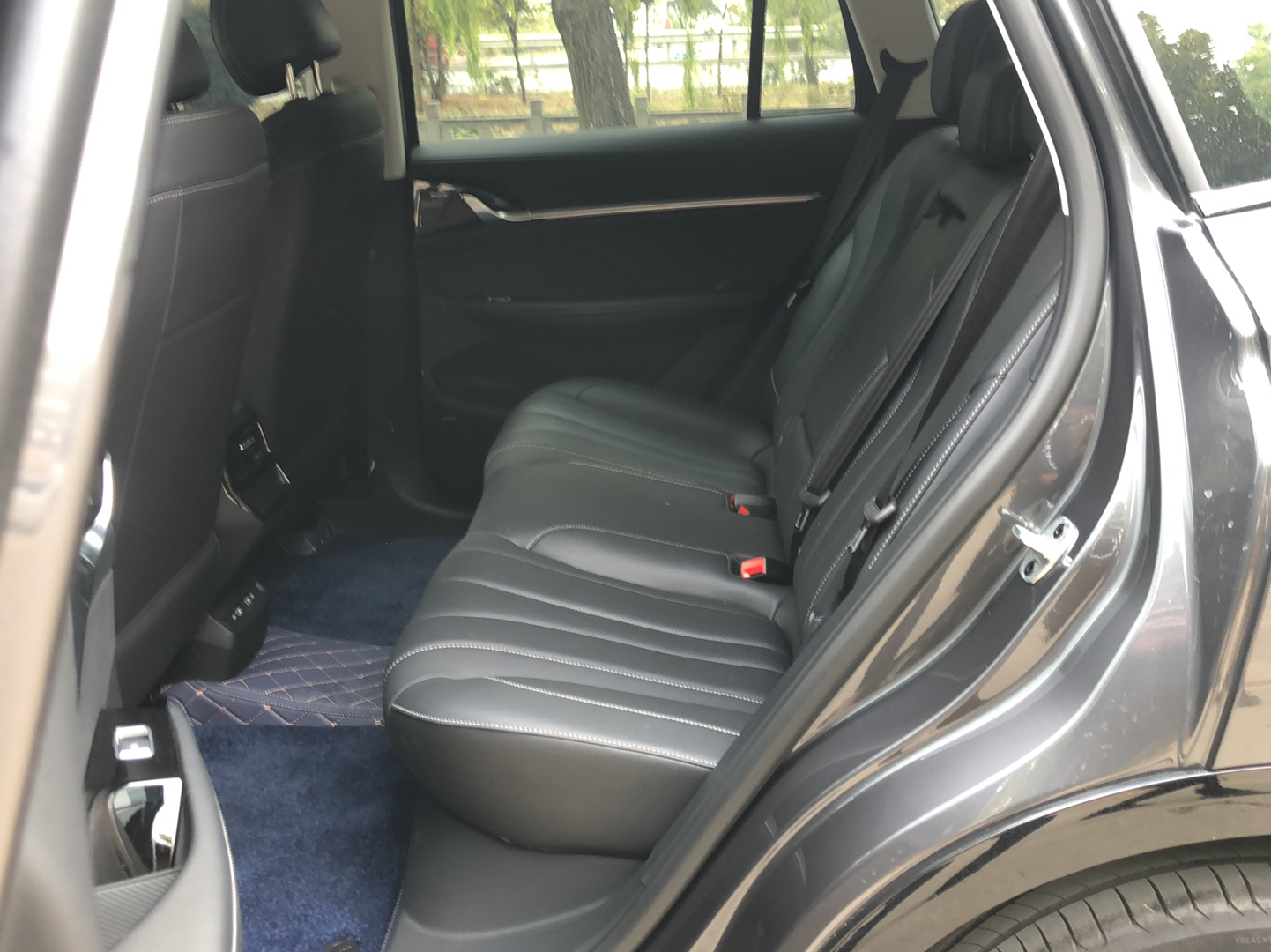 荣威RX5 MAX 2022款 2.0T 自动有为尊荣版