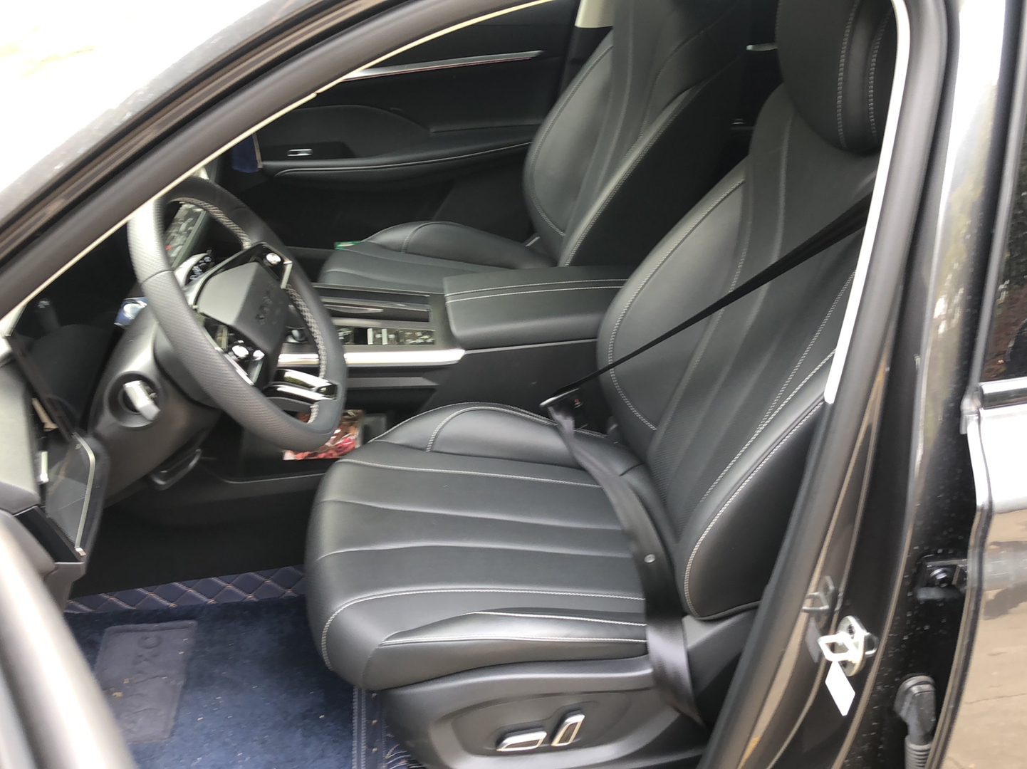 荣威RX5 MAX 2022款 2.0T 自动有为尊荣版