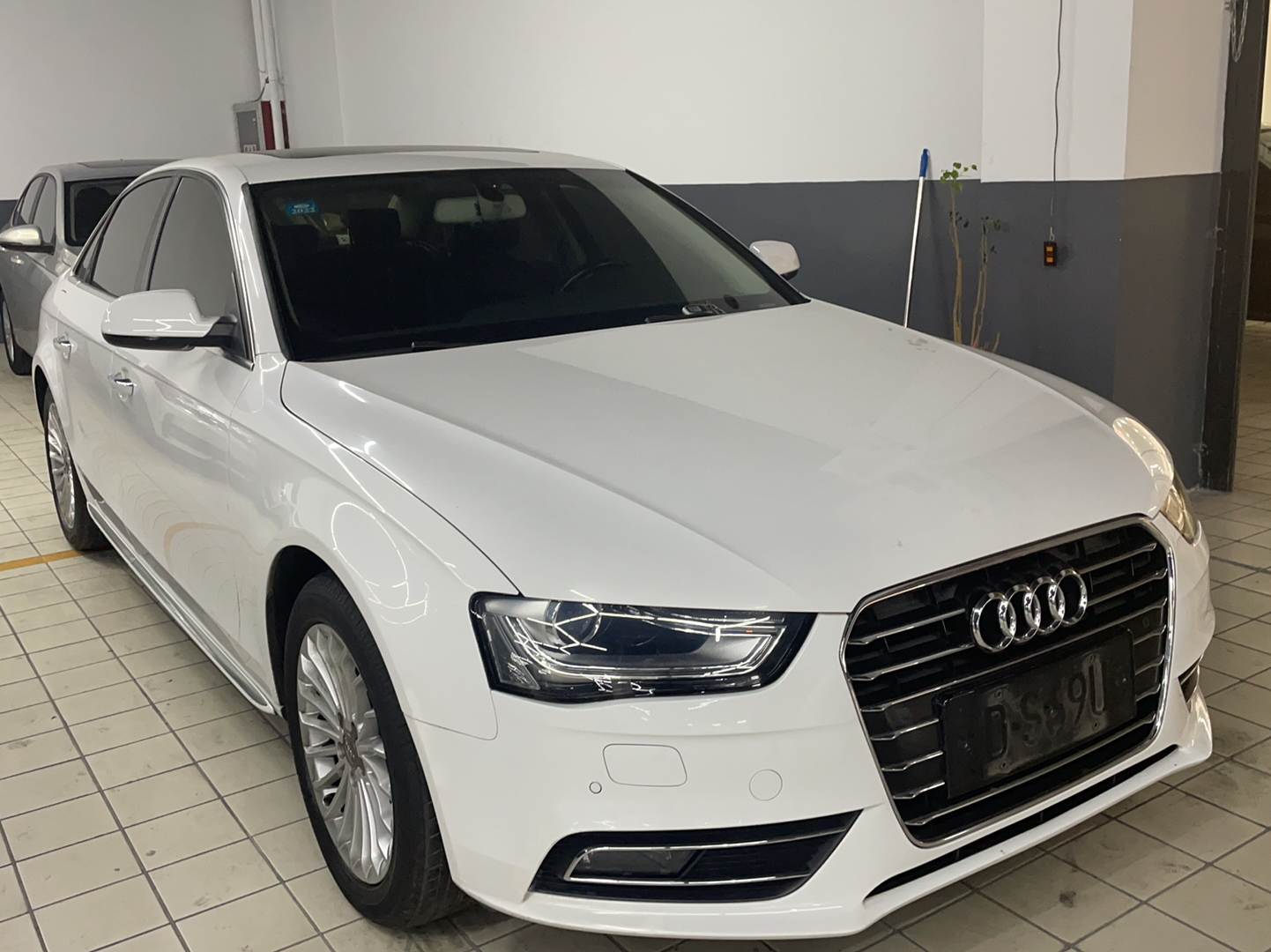 奥迪A4L 2016款 35 TFSI 典藏版 自动标准型