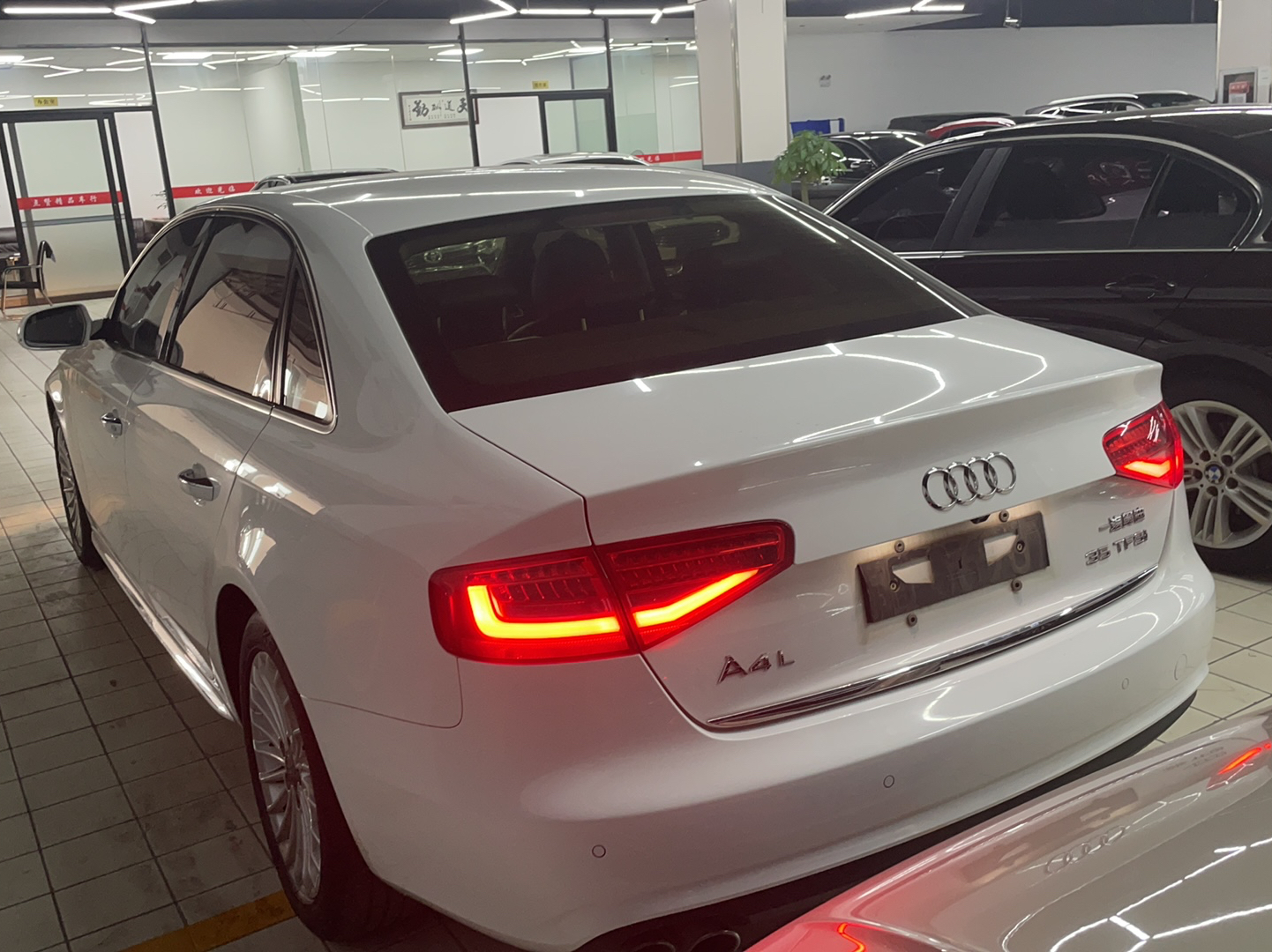 奥迪A4L 2016款 35 TFSI 典藏版 自动标准型