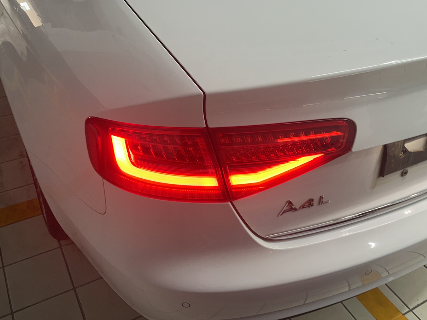 奥迪A4L 2016款 35 TFSI 典藏版 自动标准型