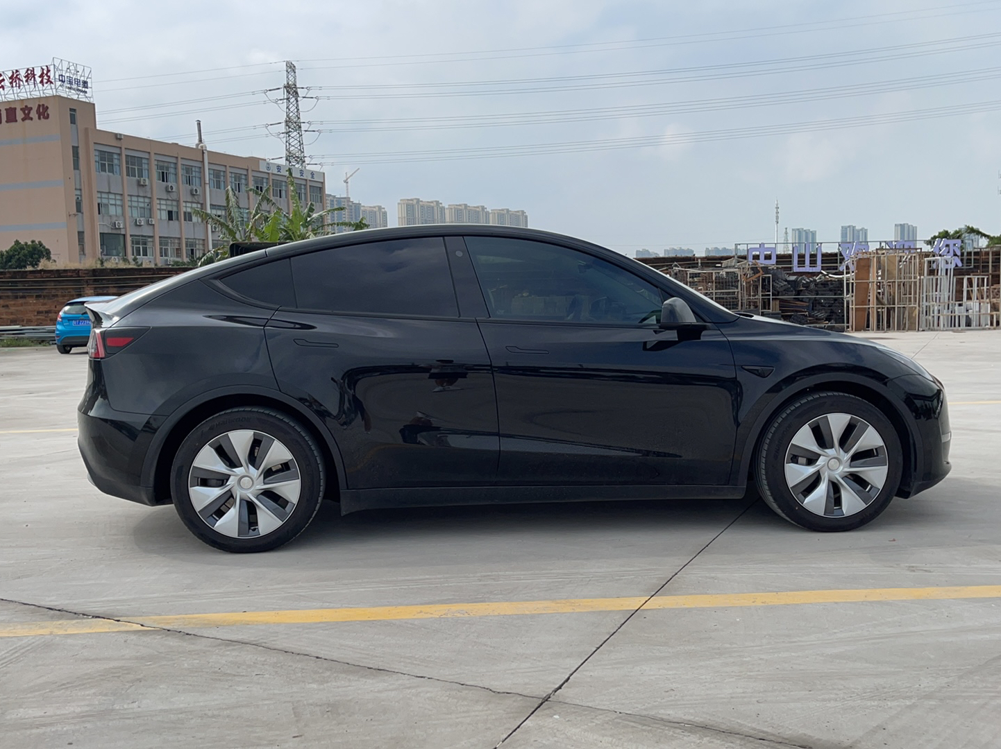 特斯拉 Model Y 2021款 标准续航后驱版