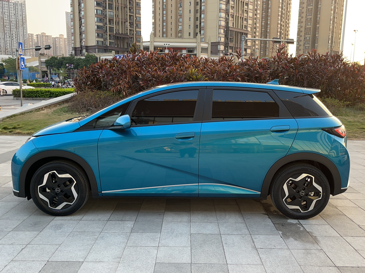 比亚迪 海豚 2021款 405km 时尚版