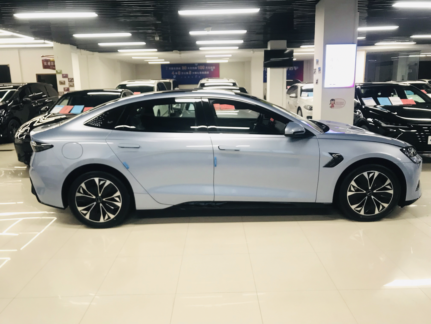 比亚迪 海豹 2022款 550km 标准续航后驱版尊贵型