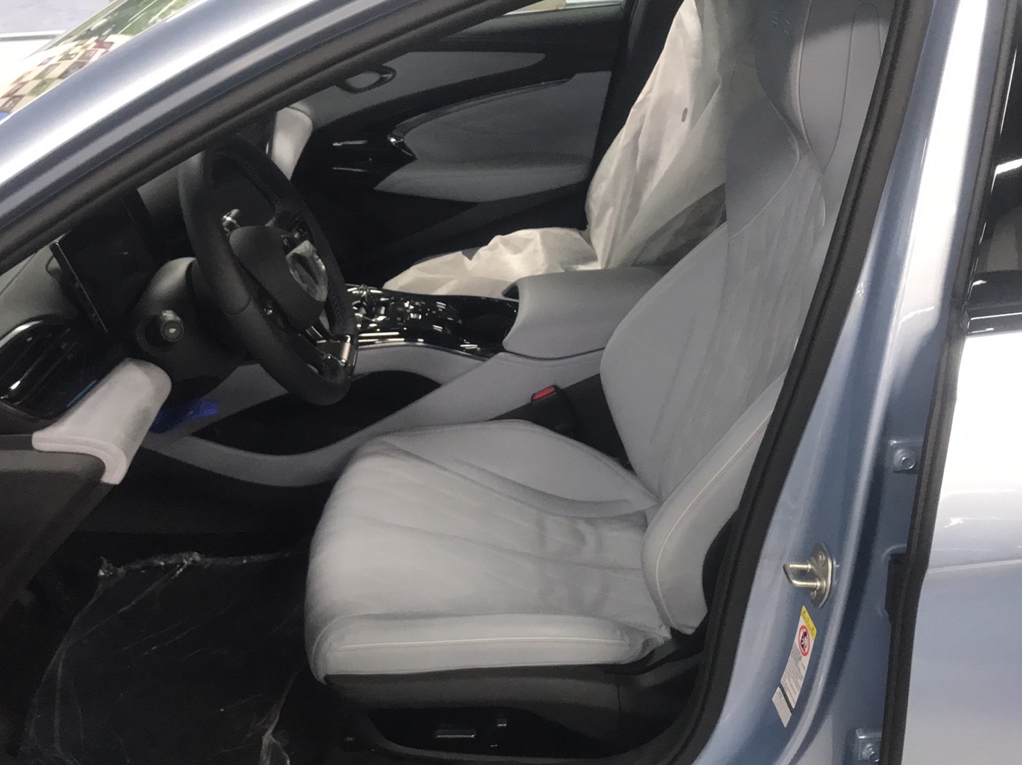 比亚迪 海豹 2022款 550km 标准续航后驱版尊贵型