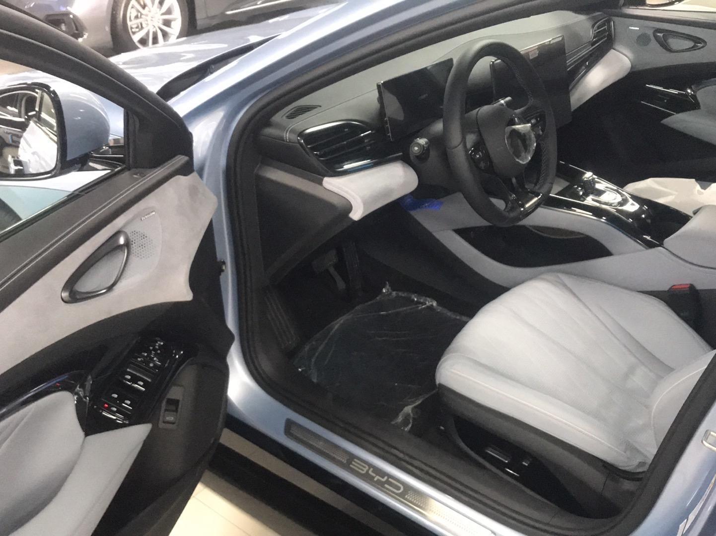 比亚迪 海豹 2022款 550km 标准续航后驱版尊贵型