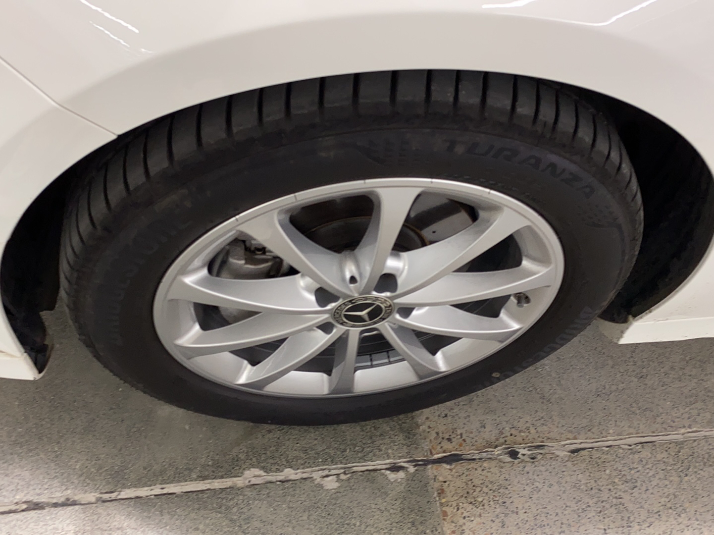 奔驰A级 2022款 改款 A 200 L 运动轿车时尚型