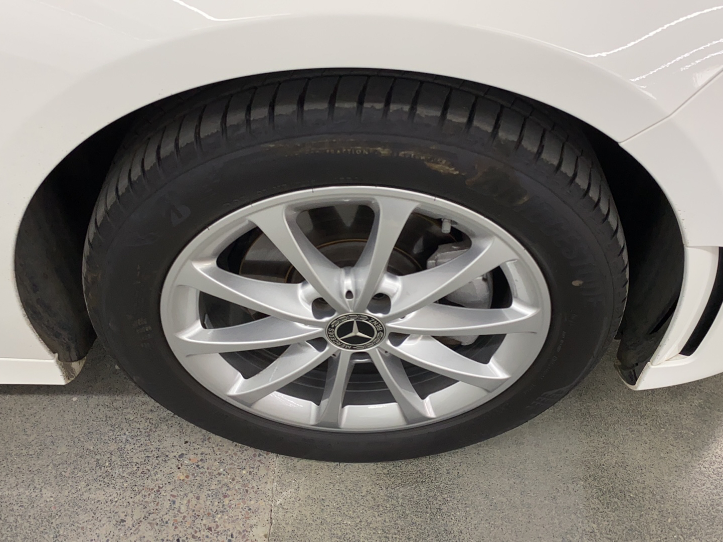 奔驰A级 2022款 改款 A 200 L 运动轿车时尚型