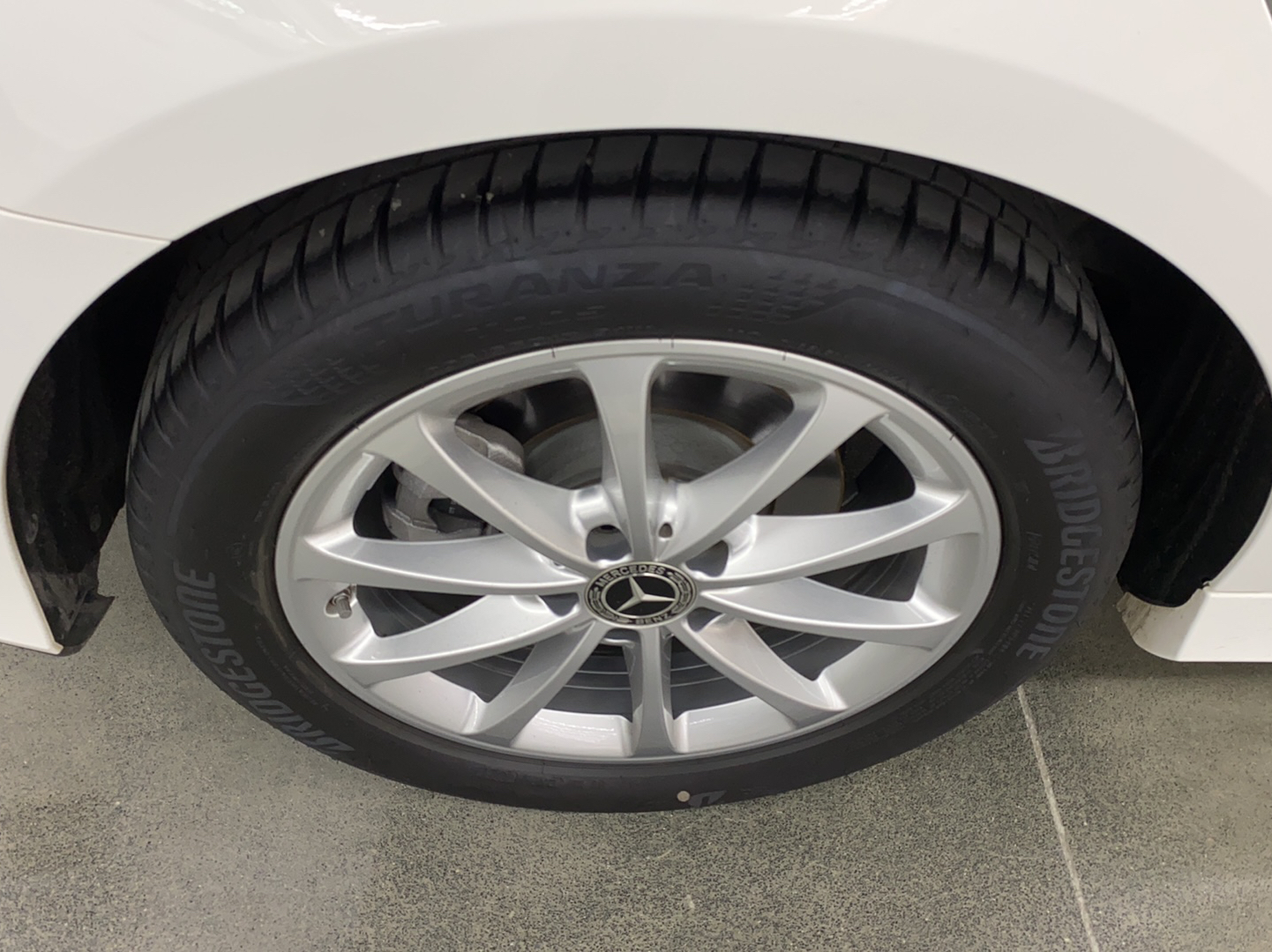 奔驰A级 2022款 改款 A 200 L 运动轿车时尚型