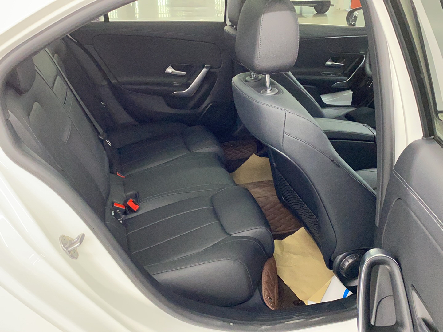 奔驰A级 2022款 改款 A 200 L 运动轿车时尚型