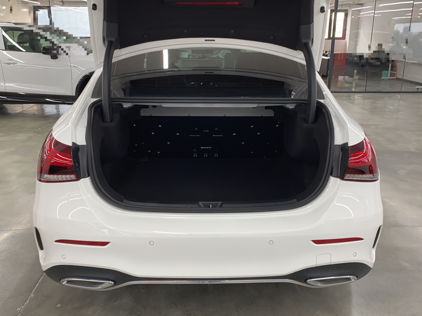 奔驰A级 2022款 改款 A 200 L 运动轿车时尚型