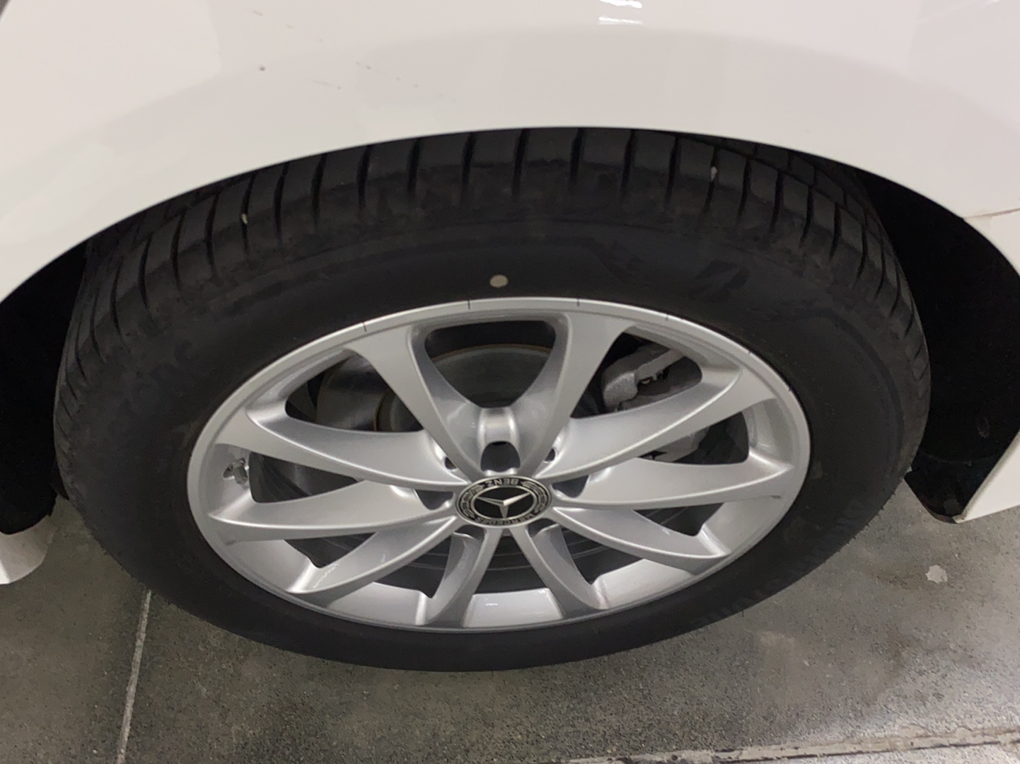 奔驰A级 2022款 改款 A 200 L 运动轿车时尚型